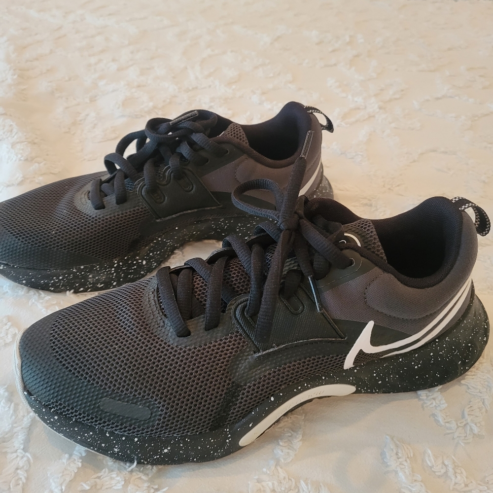 Nike tennis shoes